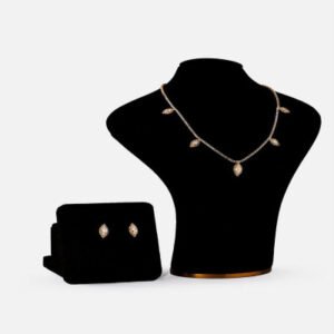  طقم نسائي بتصميم ملكي بلون ذهبي